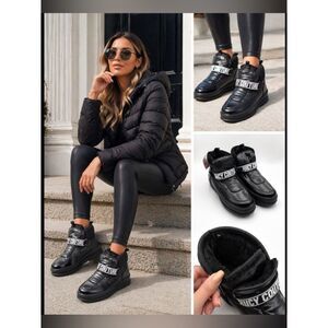 Juicy Couture Black Sherpa Lined Winter Boots Logo Strap Cozy Chic